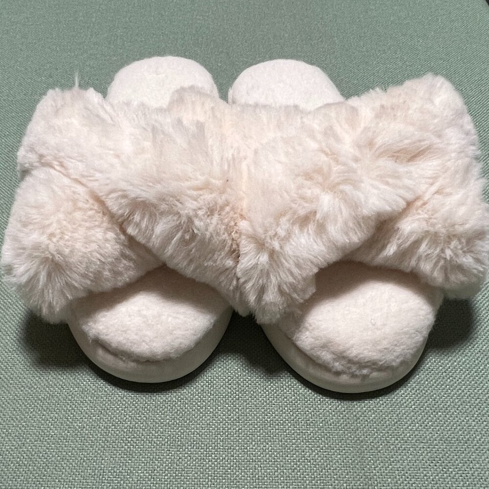 Halluci Women's Cross Band Plush Fleece Beige Slippers Size 7/8 NWOT